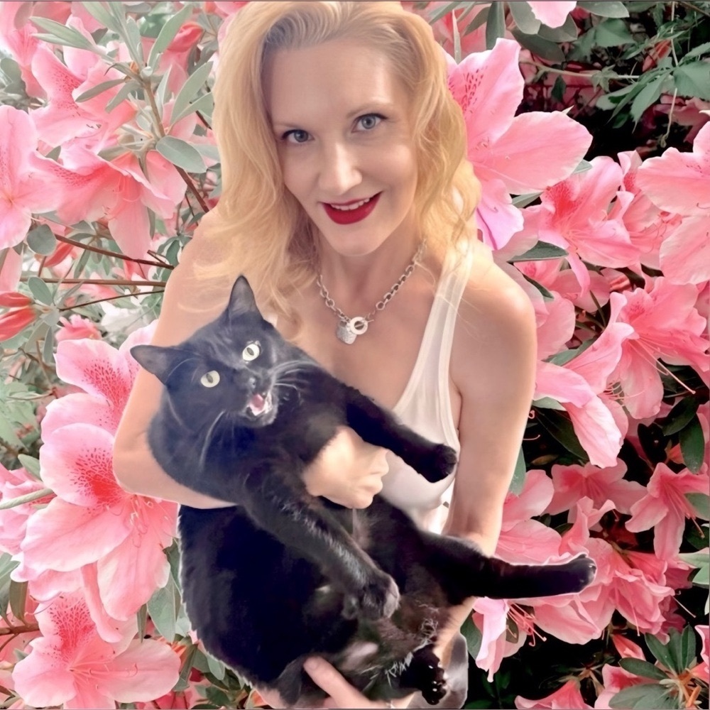 Meet your Posher, Jenny 🐈‍⬛